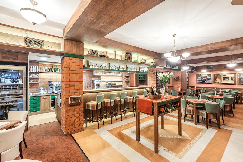 Graphic Hotel Novy Jicin Exterior photo